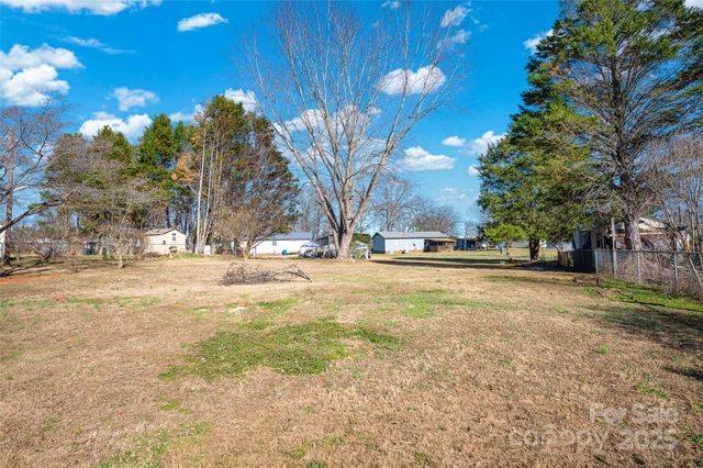 5046 Oxford School Road, Claremont, NC 28610