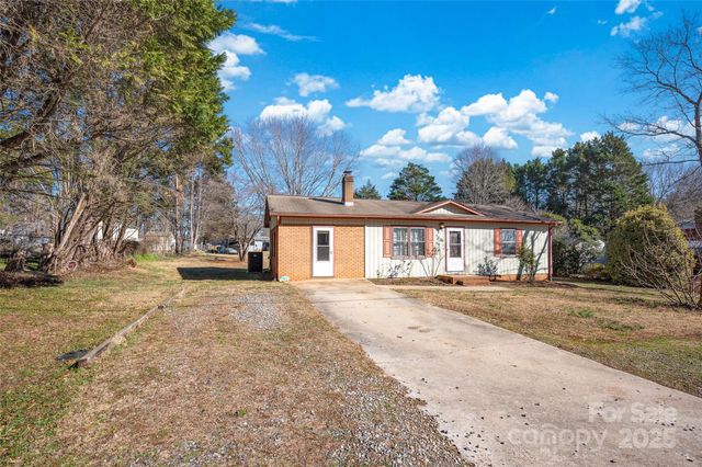 5046 Oxford School Road, Claremont, NC 28610