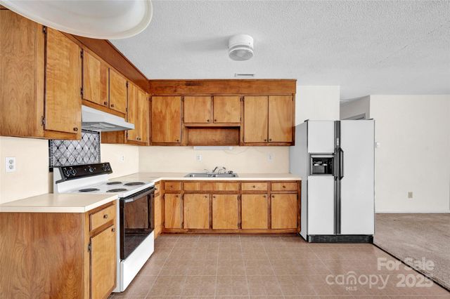 5046 Oxford School Road, Claremont, NC 28610