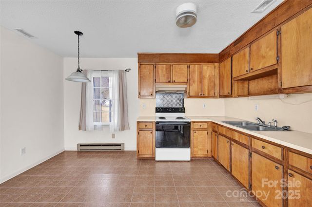 5046 Oxford School Road, Claremont, NC 28610