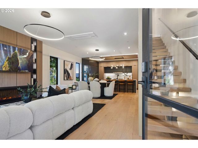 703 1st St, Lake Oswego, OR 97034