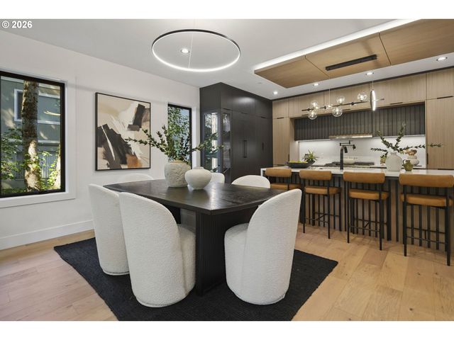 703 1st St, Lake Oswego, OR 97034