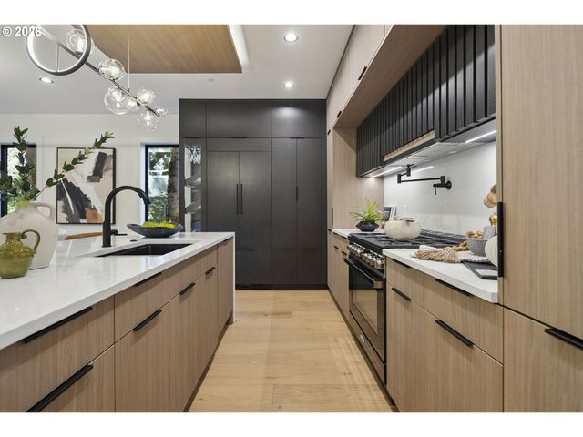703 1st St, Lake Oswego, OR 97034