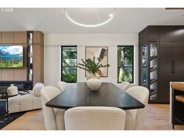 703 1st St, Lake Oswego, OR 97034