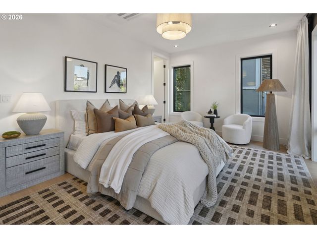 703 1st St, Lake Oswego, OR 97034