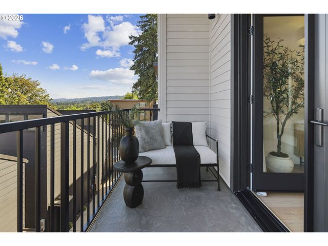 703 1st St, Lake Oswego, OR 97034