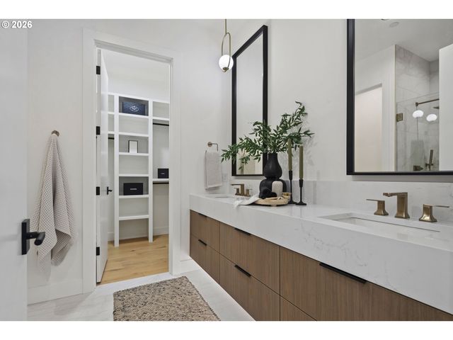 703 1st St, Lake Oswego, OR 97034
