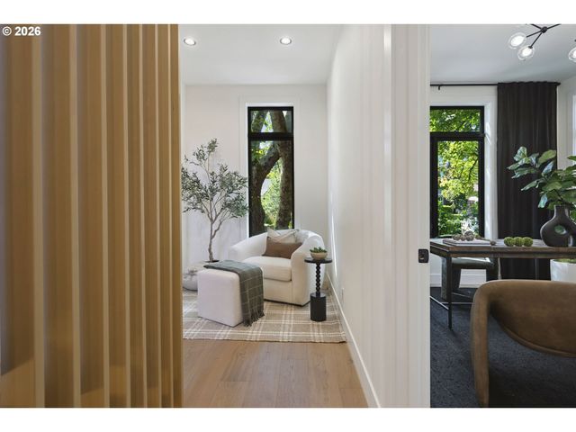 703 1st St, Lake Oswego, OR 97034