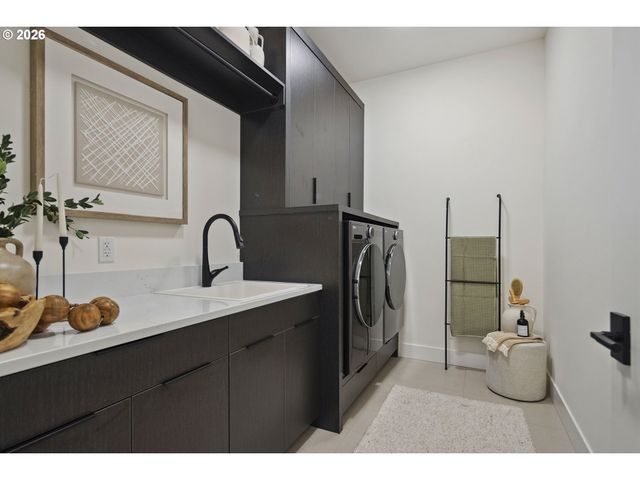 703 1st St, Lake Oswego, OR 97034