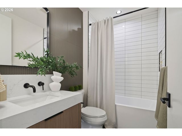 703 1st St, Lake Oswego, OR 97034