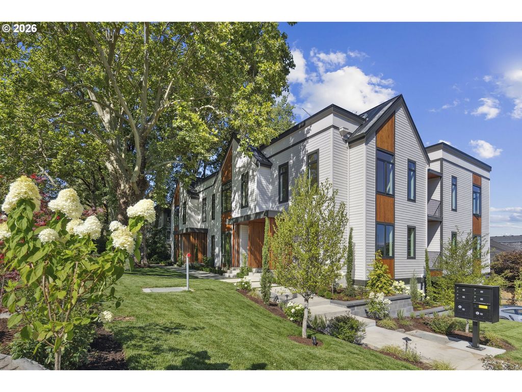 703 1st St, Lake Oswego, OR 97034