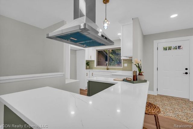 27407 Buckingham Street, Livonia, MI 48154