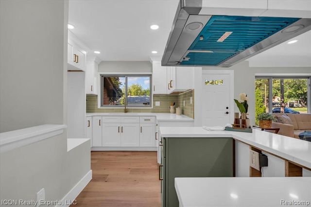 27407 Buckingham Street, Livonia, MI 48154