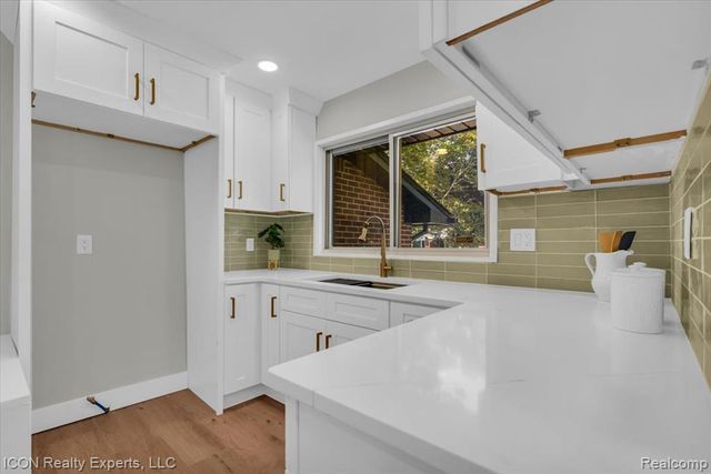 27407 Buckingham Street, Livonia, MI 48154