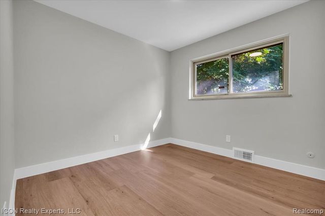 27407 Buckingham Street, Livonia, MI 48154