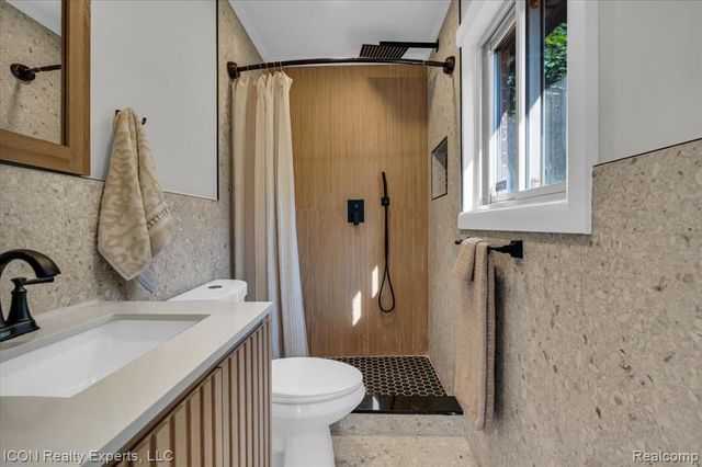 27407 Buckingham Street, Livonia, MI 48154