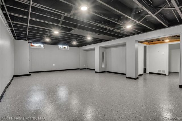 27407 Buckingham Street, Livonia, MI 48154