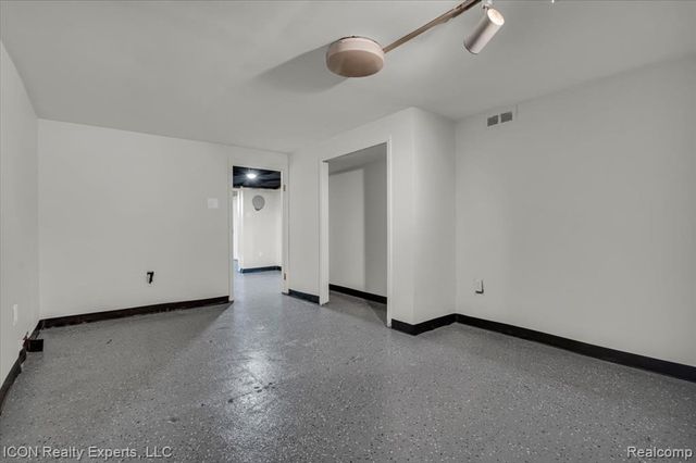 27407 Buckingham Street, Livonia, MI 48154