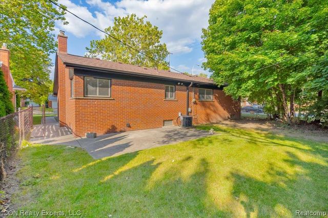 27407 Buckingham Street, Livonia, MI 48154