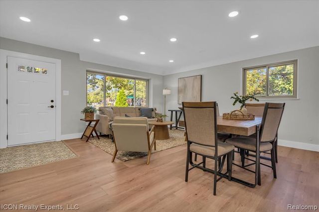 27407 Buckingham Street, Livonia, MI 48154