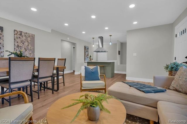 27407 Buckingham Street, Livonia, MI 48154