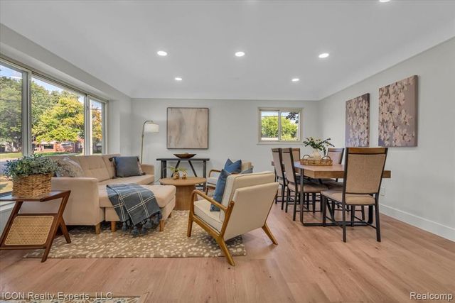 27407 Buckingham Street, Livonia, MI 48154