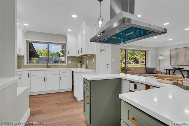 27407 Buckingham Street, Livonia, MI 48154