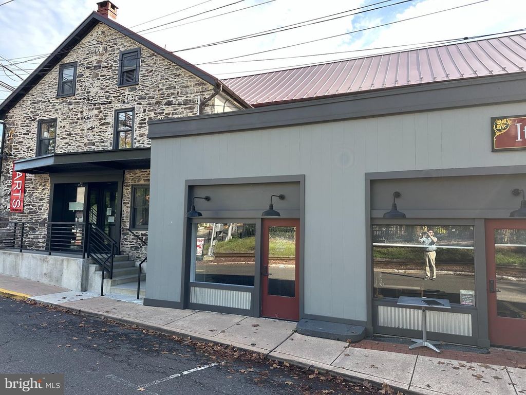 2-A STOCKTON AVE, NEW HOPE, PA 18938 — exterior