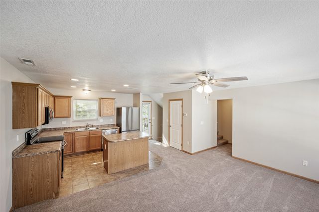 1146 Blackstone Lane, Pleasant Hill, IA 50327