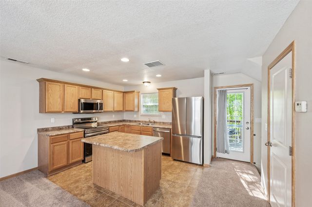 1146 Blackstone Lane, Pleasant Hill, IA 50327