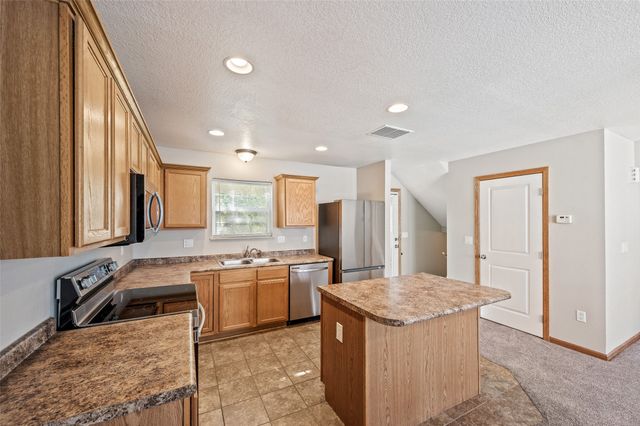 1146 Blackstone Lane, Pleasant Hill, IA 50327