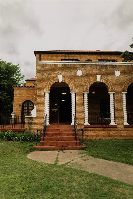 Image 2 of property listing at 1224 W Minnesota Avenue, Chickasha, OK 73018