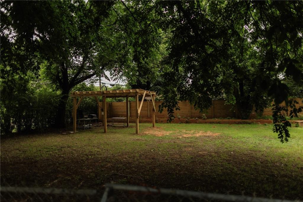 Image 11 of property listing at 1224 W Minnesota Avenue, Chickasha, OK 73018