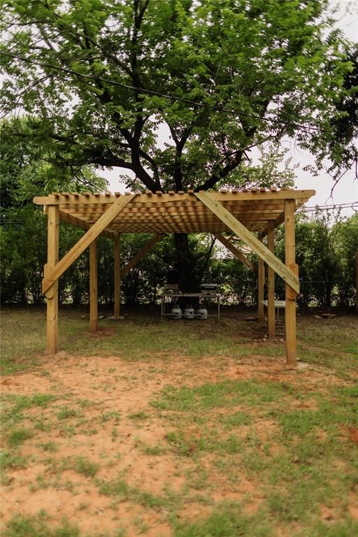 Image 8 of property listing at 1224 W Minnesota Avenue, Chickasha, OK 73018