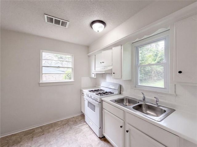 4770 Woodend Avenue, Kansas City, KS 66106