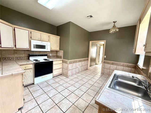 616 E Osage Avenue, Mcalester, OK 74501