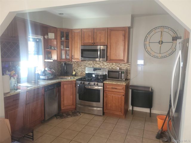 2548 Woodhull Avenue, Bronx, NY 10469