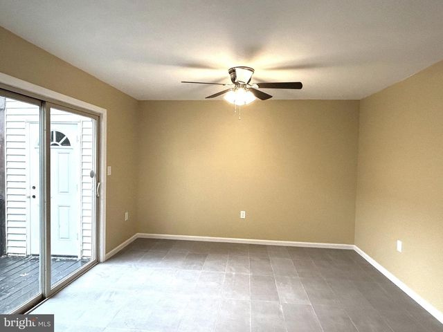 5 TUDOR CT, Ewing Twp, NJ 08628