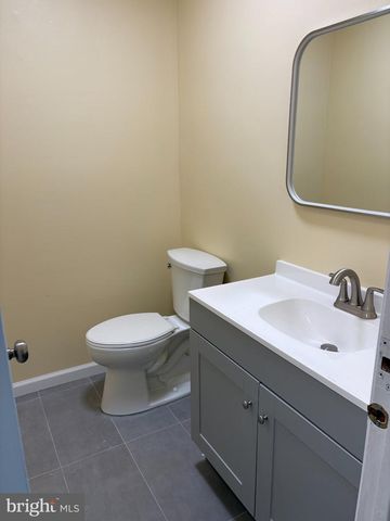 5 TUDOR CT, Ewing Twp, NJ 08628