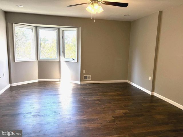 5 TUDOR CT, Ewing Twp, NJ 08628