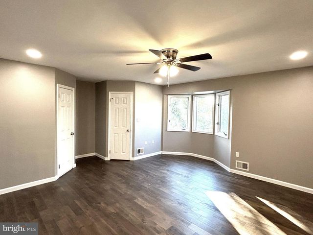 5 TUDOR CT, Ewing Twp, NJ 08628