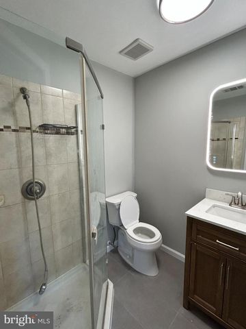 5 TUDOR CT, Ewing Twp, NJ 08628