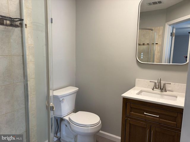 5 TUDOR CT, Ewing Twp, NJ 08628