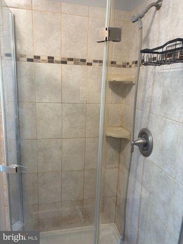 5 TUDOR CT, Ewing Twp, NJ 08628