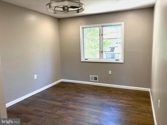5 TUDOR CT, Ewing Twp, NJ 08628
