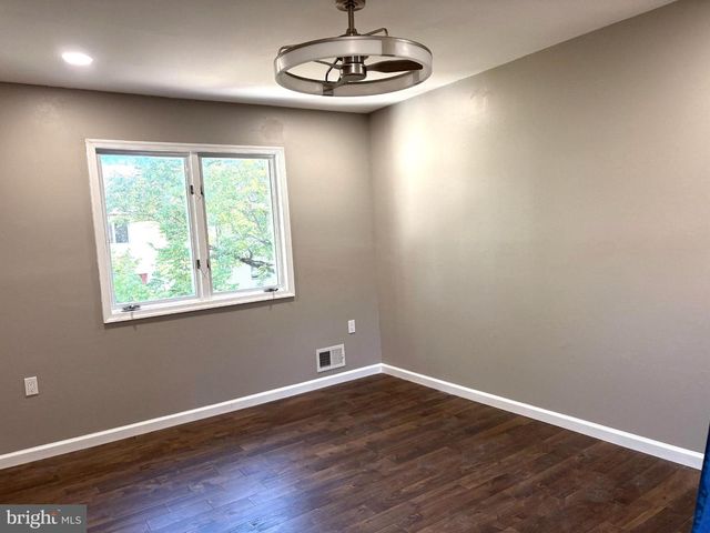 5 TUDOR CT, Ewing Twp, NJ 08628