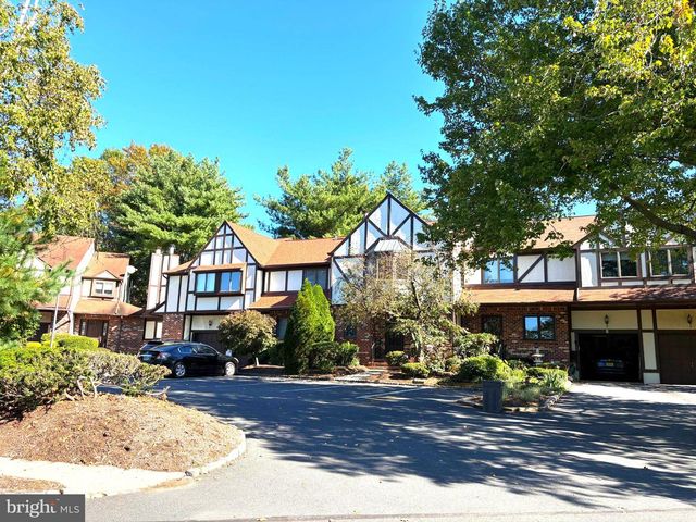 5 TUDOR CT, Ewing Twp, NJ 08628