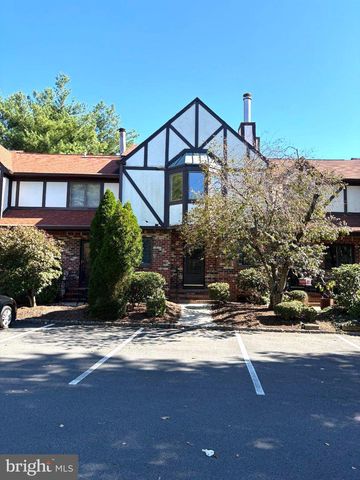 5 TUDOR CT, Ewing Twp, NJ 08628
