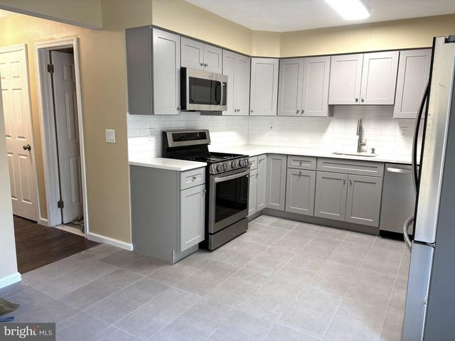 5 TUDOR CT, Ewing Twp, NJ 08628