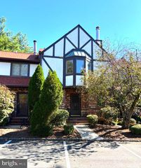 5 TUDOR CT, Ewing Twp, NJ 08628